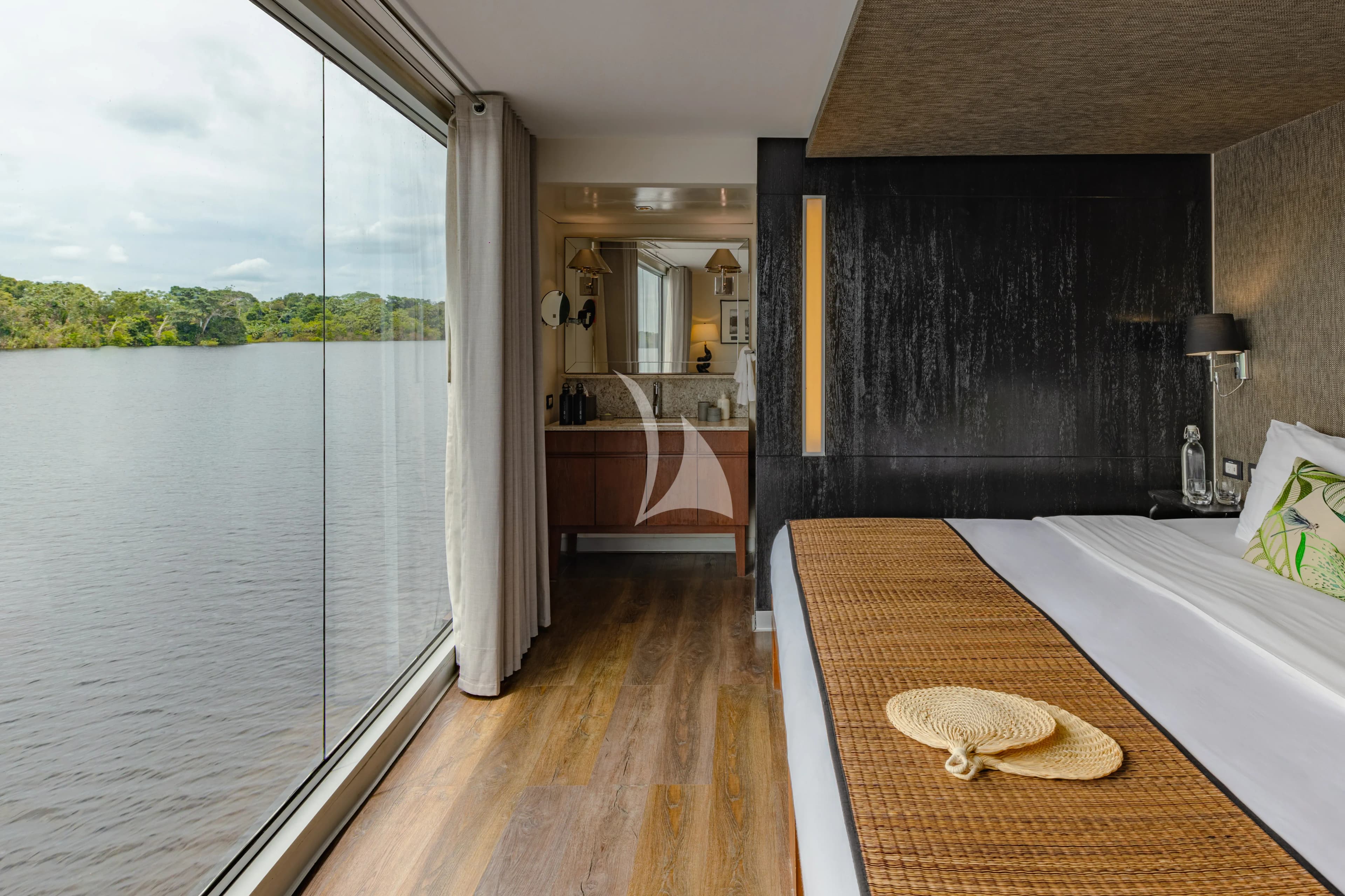 ARIA AMAZON — photo 4